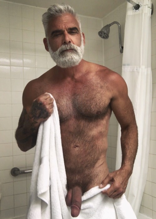 sfnakedbob:  That shower felt amazing. 💦