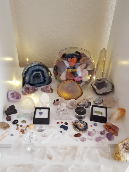 stormwaterwitch: theroleplayingpagan:When two gemologists move in together   #goals The most be