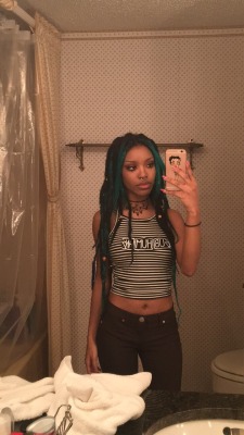 bratdolll: my boyfriends bathroom is so dope