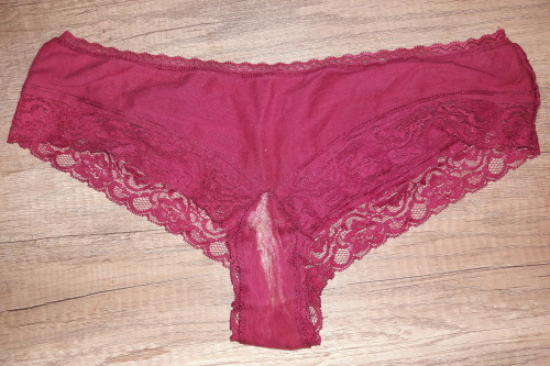 dirtypantiesgirlsfetish:Ношенные ароматные женские трусики Worn used dirty smelling panties