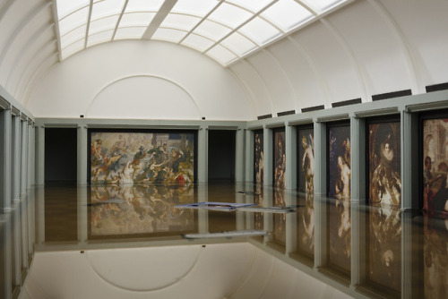 arpeggia:Tezi Gabunia - Breaking News: The Flooding of the Louvre, 2018“Natural disa