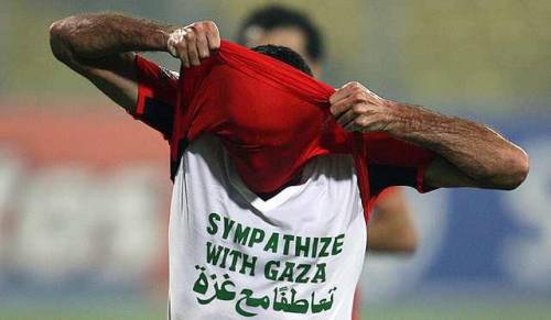 momo33me: Egyptian Soccer Star Mohamed Abo treka wearing a T-shirt that reads “Sympathize with