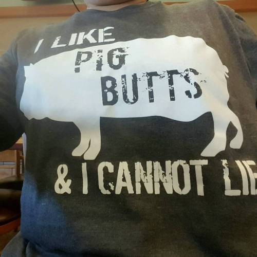 Our mom&rsquo;s attire today&hellip; #nolie #pigbutts #bigbutts #tshirt #loveher #omma #umma