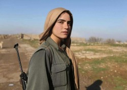 bijikurdistan:  Kurdish Female PKK Freedomfighter in Shingal