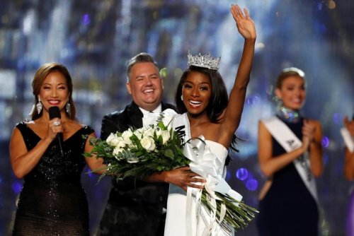 sbrown82:  securelyinsecure:  Miss New York Nia Imani Franklin Has Won the Miss America Pageant  A classical vocalist whose pageant platform is “advocating for the arts,” Franklin sang an operatic selection from the opera La Boheme. She won a โ,000