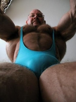 Germanbuilder:  I Don’t Know What Is Hotter - The Chest, The Lats Bursting At The