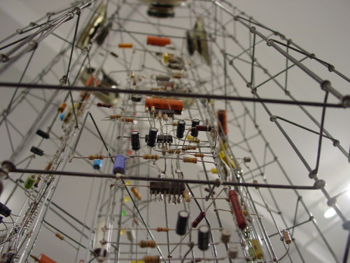 7E Guest Artist - Peter Vogel :: Godfather of electronic sculpturePeter Vogel is a truly innovative 