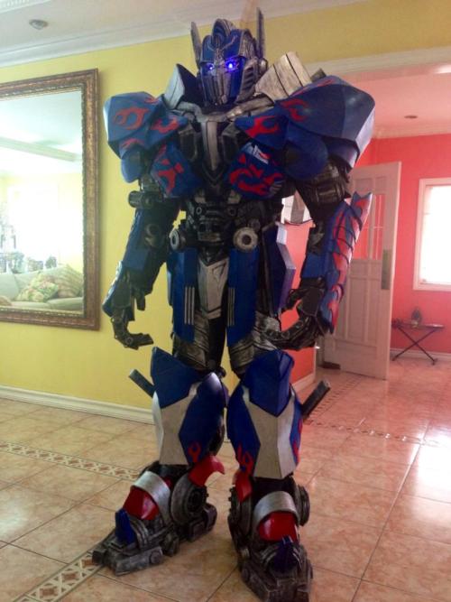 cosplay-gamers:  Transformers - Optimus Prime Cosplay by Pablo Bairan Photography by AC Hernandez 