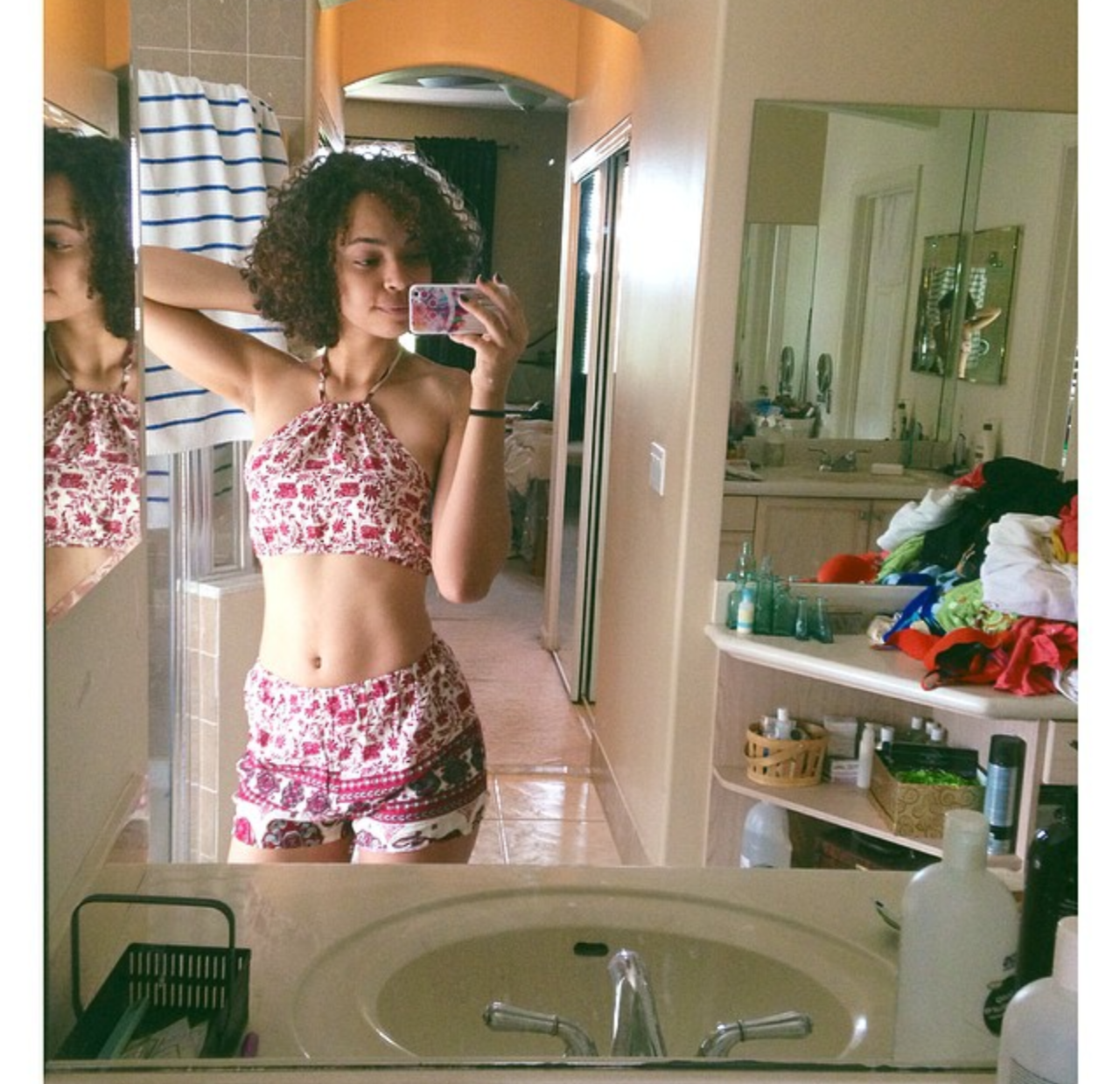 foreverwanderingoff:  can we just take a second to look at how cute I was w my short