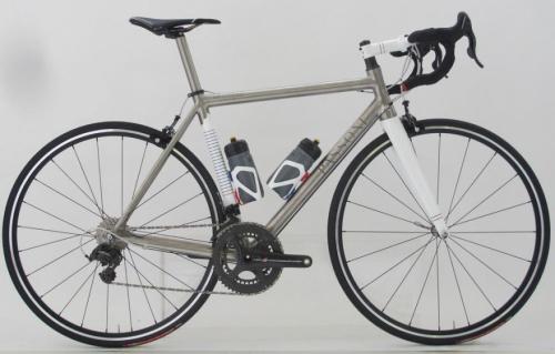 bikesandgirlsandmacsandstuff: (via Café du Cycliste and Passoni join forces to produce bikes and clo