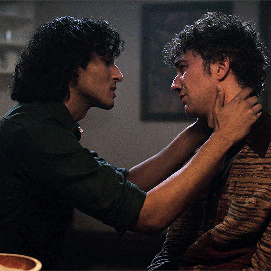 “Come. Come. I'll Hold You, You Rest Now.” INTERVIEW WITH THE VAMPIRE 2.05 