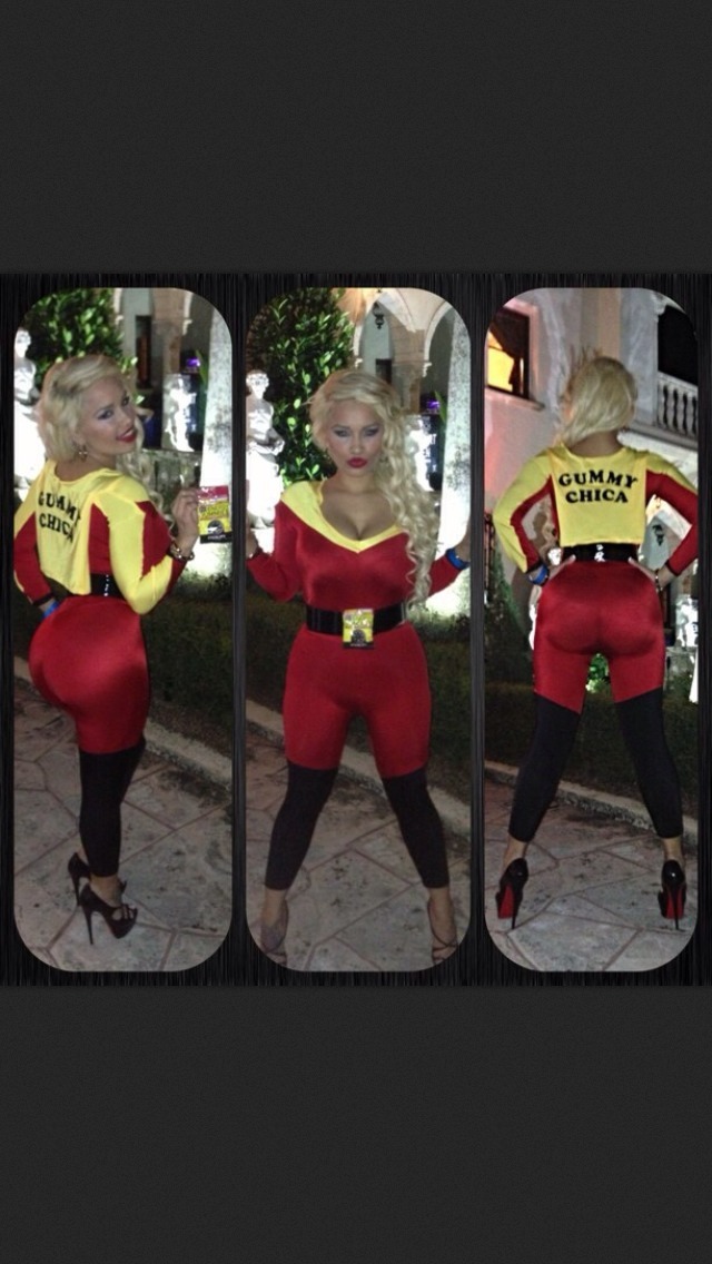 evans601:  My #wcw, whom is also celebrating her Birthday today, is @therealjkylie.