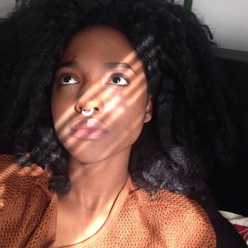 fridacashflow:the blinds in my room create dramatic lighting in my face and I love it