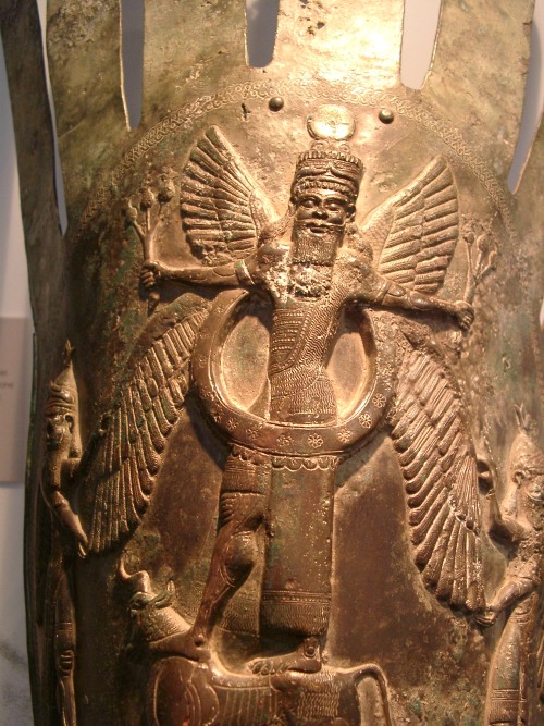 mirekulous: Sumerian triad with the god Anu. Urartu, 860 BC-590 BC. More pics: bit.ly/Ytwikg