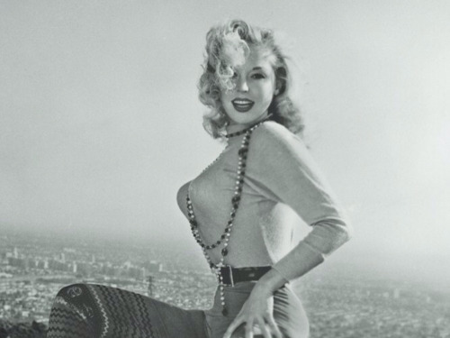 XXX bimbopartygirl:  Betty Brosmer. 50’s Pinup photo