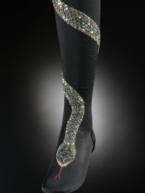 omgthatdress:Stockings1900sThe Victoria & Albert Museum