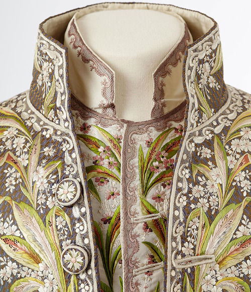 sforzinda:Jacket owned by the Marquis de Beauharnais. First Empire.This magnificent embroidered jack