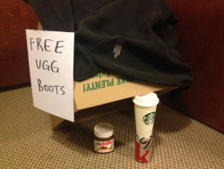 howtobeterrell:  lacquerandcandy:   therealanthonygradney: How to catch a white girl.  I am so done here   lol