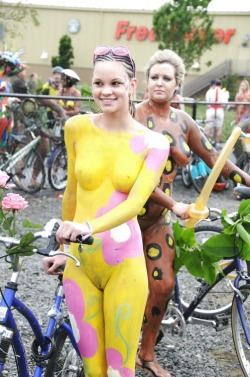 bicycle-babe:  Bicycle girl http://bicycle-babe.tumblr.com/ 