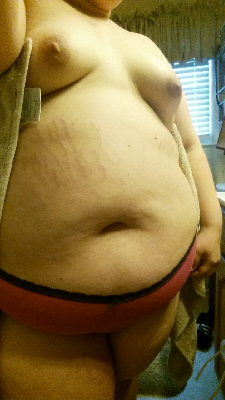 bbwsrock:  sluttychunkster:  Quick attempt at a standing body pic before dressing