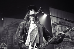 mitch-luckers-dimples:  Pierce The Veil -