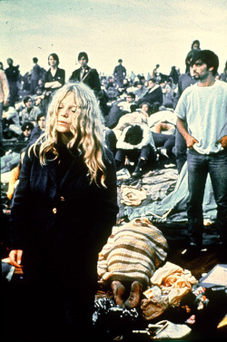 hippiegarbage:  flower—crown:  Woodstock. 1969.  