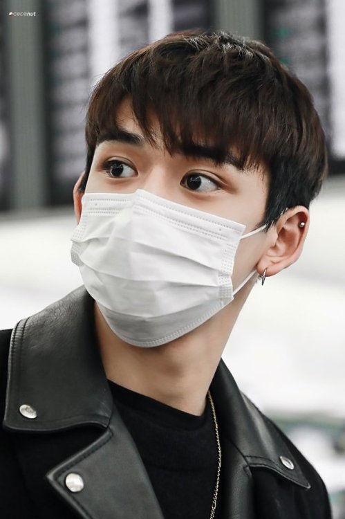 190102 WayV Lucasat Incheon International Airport© coconutdo not edit, crop, or remove the wate