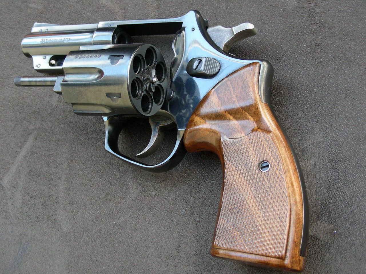 sturdy-wrists:  FN Barracuda [9mm/.38 Special/.357 Magnum]