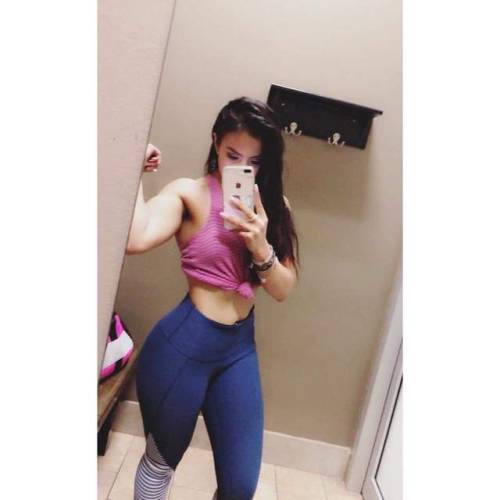 956hotcouple: Any pics on this hottie?