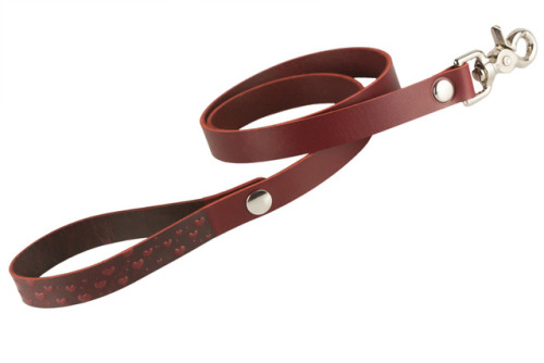 Just in time for Valentine’s Day, our new Floating Hearts motif leash in Bordeaux, Ebony and C