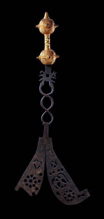 Ceremonial swordGhana, Ashanticorroded metal, dark patina, two parted, elaborate open-worked blade, 