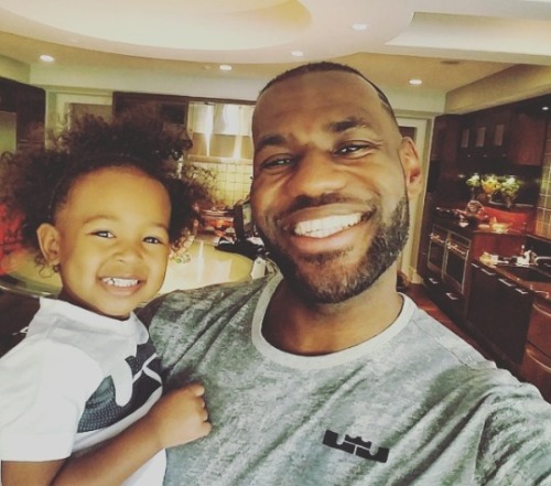 westafricanbaby:securelyinsecure:LeBron James’s beautiful daughter, ZhuriAwwwww