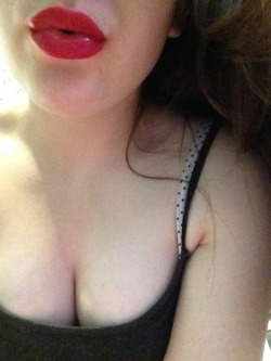 redhotrosie:  kiss me :) x