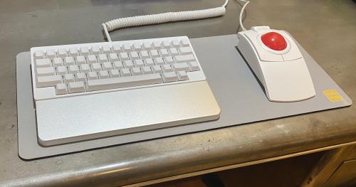 yournewkeyboard: “2020. Welcome to the Future.” via u/catswinger on Reddit. Second photo link. 