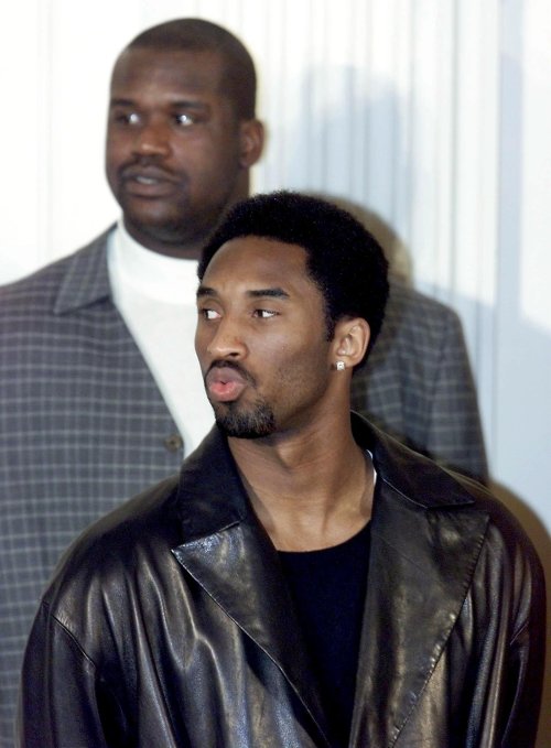 slomedico:Kobe & Shaq at The White House, 2001Ph. Andrew D. Bernstein