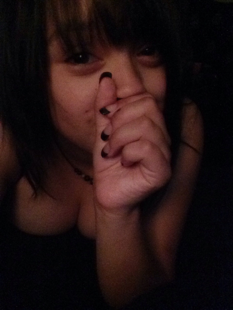 moosesandmaples:  1:00 am oriental looking selfie to advertise the illness that is