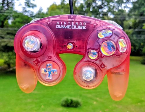 retrogamingblog2:  Custom Gamecube Controllers made by DaFunkGaming  