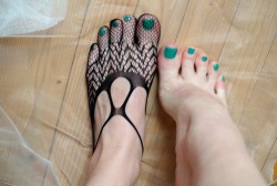 footfetishwishes:  Hello there! Need you likes for a girl!