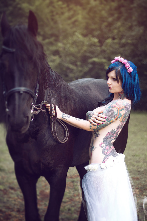 inblackphoto:  RIAeMORGANA modella : Riae suicide horse : Morgana 