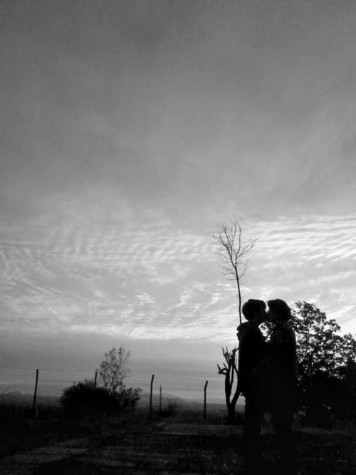 el-escape-a-tu-felicidad:  Hola, bueno esta es una foto mía con mi Pololo quería dedicarle este Post que quizás a nadie le importe pero les quiero decir que estoy feliz, gracias a el. Lo amo con todo mi corazón y llevamos no mucho tiempo juntos, pero