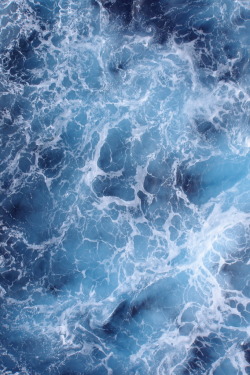 oceane-water:  r2–d2: Blue WakeBy ewePixelMonger