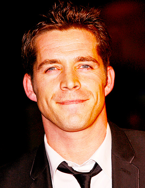 willscarlets-moved-blog:  The complete cast of OUaT/iW (in order of appearance): 99/11. Sean Maguire (+bonus Raphael Alejandro as Roland)  Robin Hood  