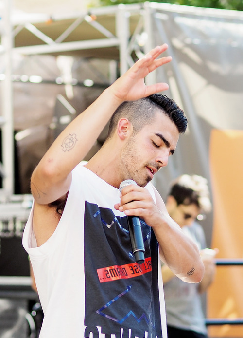 gsocumdump:  malecelebarmpits:  Joe Jonas 2  👅👅👅👅😈😈😈😈