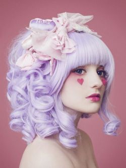 fuckyeahalternativehair-blog:  requested by anonymous: pastel purple hair on pale girl 