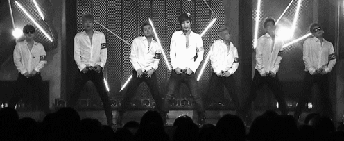 kpopthighsandtushes:  fuck. my life.  