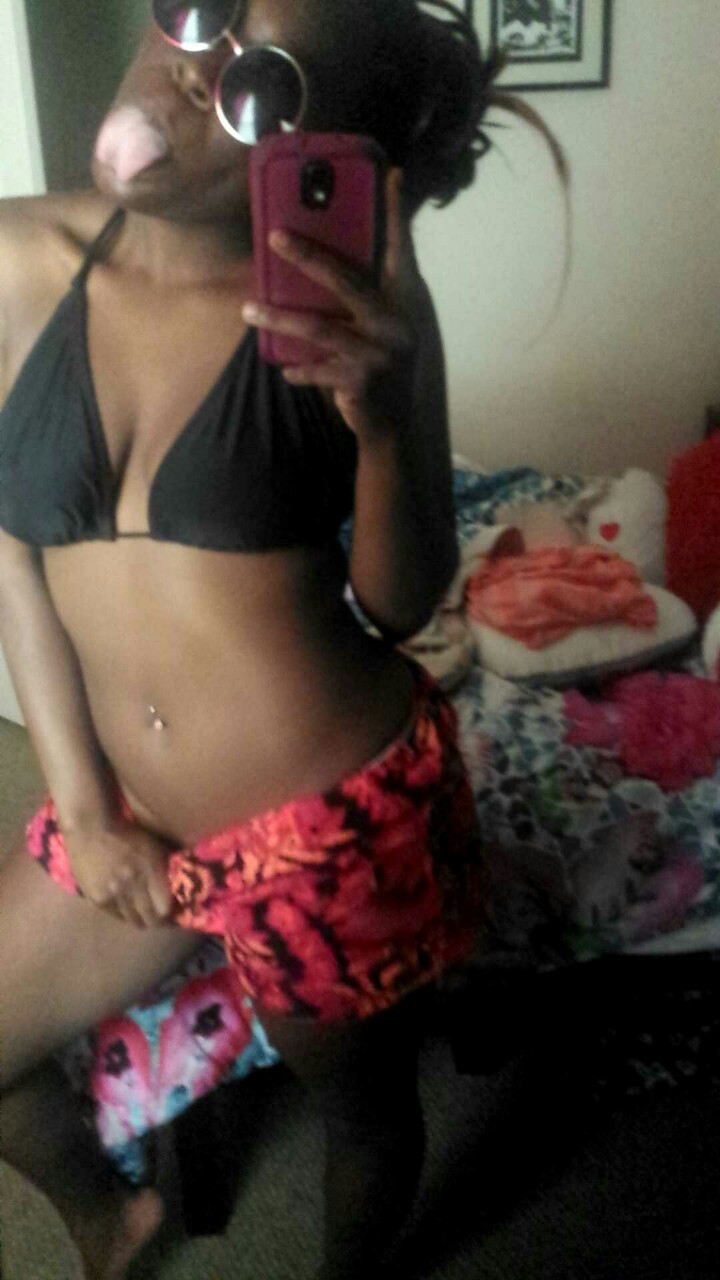 poshsauce:  Well the pools open so imma be nekkid all the time 