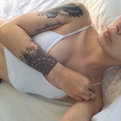 pissmeoff316:  biancogold:  ⋆ *✧♡рє$оряіисе$$♡✧*｡  Cool tatts