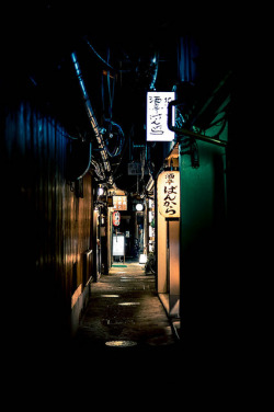 fuckyeahjapanandkorea:  ponto-cho,kyoto,japan by yako ma  