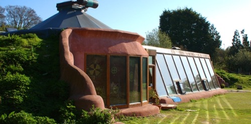 petrichoriousparalian: rollership: eduardo said:  10 Reasons Why EarthShips Are Fucking Awesome Ea