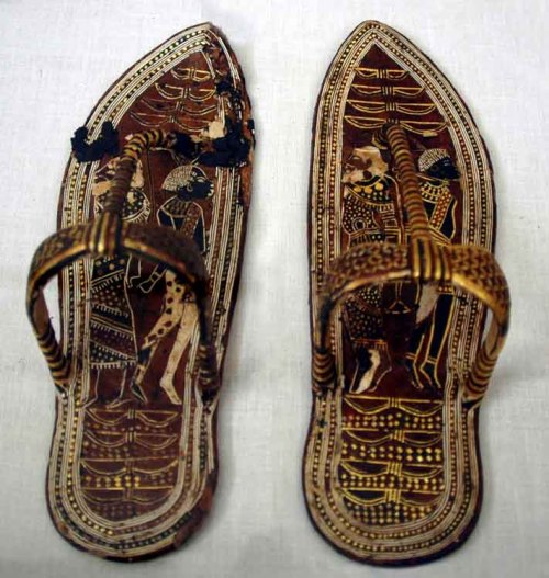 princess-of-egypt: tiny-librarian: Sandals that belonged to Tutankhamun. The bottoms are decorated w